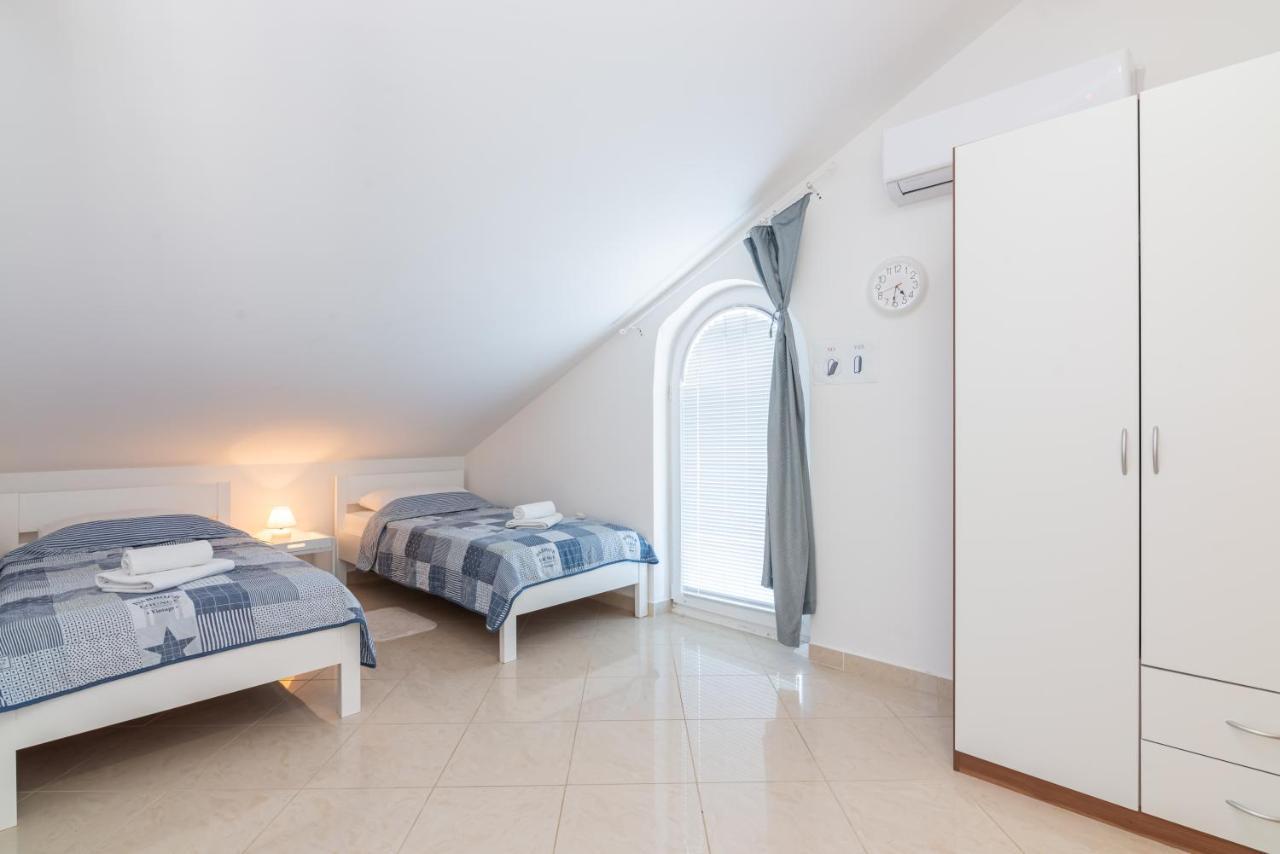 Apartment Mimoza 5, Baska, Krk Bagian luar foto