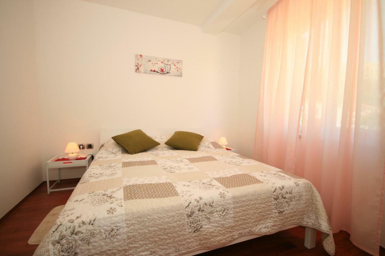 Apartment Mimoza 5, Baska, Krk Bagian luar foto